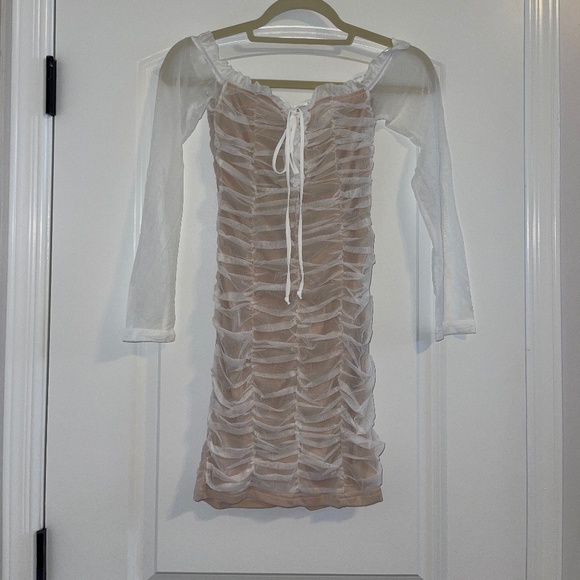 White dress - Picture 4 of 6